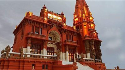 عائلة صاروخان تهدى قصر البارون كاريكاتير نادرًا لـ