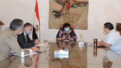 وزيرة الثقافة توافق على 30 عرضا مسرحيا فى 84 ليلة خلال  الصيف.. اعرف التفاصيل