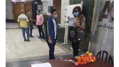 نقابة الصحفيين تستقبل  أعضاءها بالورود