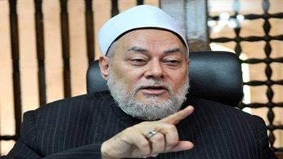 ما حكم من ترك الصلاة على النبي إذا ذكر اسمه؟.. المفتي السابق يجيب