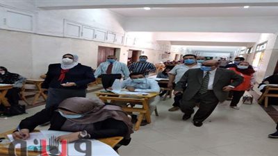 طلاب الفرق النهائية يؤدون امتحانات نهاية العام بجامعة الزقازيق | صور