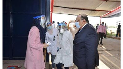 رئيس جامعة حلوان يتفقد سير امتحانات الفصل الدراسي الثاني للعام الجامعي