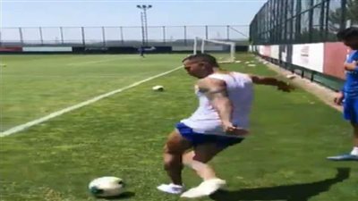 هدف رائع بدون حذاء لنجم برتغالي  في تدريبات فريق تركي | فيديو