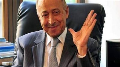 أبو ريدة يعزي  عمرو السعيد في وفاة والده