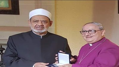 بينهم شيخ الأزهر.. مطران الأسقفية يتلقى التهنئة بإقليم الإسكندرية