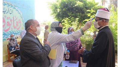 وكيل الأزهر يكلف بتوزيع الدفعة الثانية من الكمامات على طلاب الثانوية الأزهرية