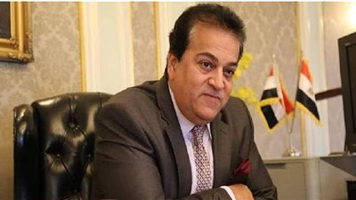 وزير التعليم العالي يطمئن على سير أبحاث لقاحات كورونا بالقومي للبحوث