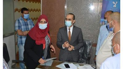 نائب محافظ سوهاج يتفقد المركز التكنولوجي لخدمة المواطنين بحي غرب