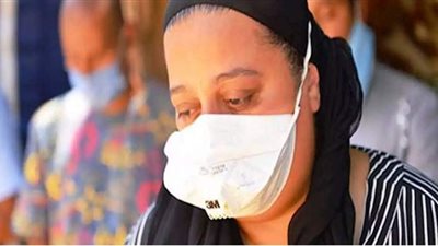 انفعال ابنة رجاء الجداوي على مشيعي جثمان والدتها: مش عاوزاها تشيل ذنوب | فيديو