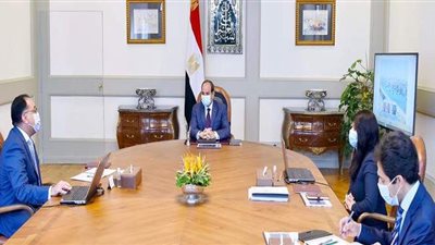 يوم رئاسي حافل.. السيسي يبحث استراتيجية التعاون الدولي وتأمين الحدود