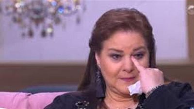 دلال عبد العزيز  تنهار  في البكاء  حزنا على رجاء الجداوي