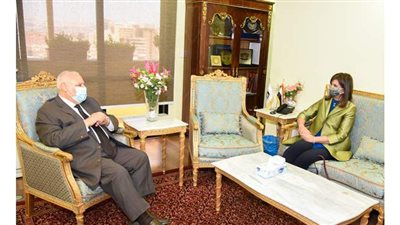 وزيرة الهجرة تبحث مع رئيس 