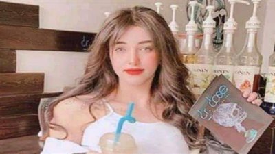 تجديد حبس  أسرة منار سامي في قضية التعدي على السلطات