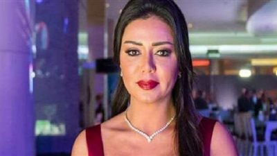 رانيا يوسف تستعين بصور فنانات الزمن الجميل بالمايوه.. وتؤكد: هفضح كل متحرش