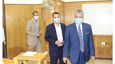 رئيس جامعة جنوب الوادي يتفقد امتحانات الفرق النهائية  | صور