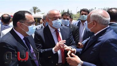 مدبولي يتفقد المخطط العام لتطوير الطرق المحيطة بالمتحف الكبير