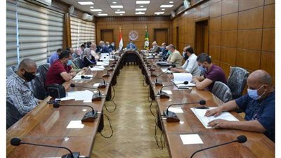 محافظ الدقهلية يلتقي مجلس إدارة المنطقة الصناعية بجمصة | صور