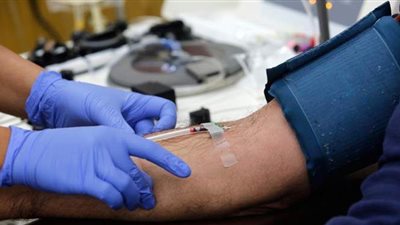 لجنة مكافحة كورونا: العلاج ببلازما المتعافين من كورونا مازال قيد التجارب السريرية