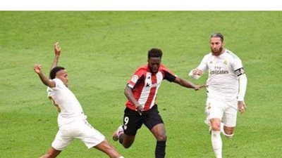 نجم برشلونة السابق يتهم الحكام بمجاملة ريال مدريد