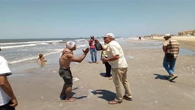 ضبط شخص حاول سرقة برج الإنقاذ بشاطئ بورسعيد | صور