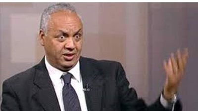 مصطفى  بكرى يطالب بإزالة تمثال ديليسبس من محافظة بورسعيد