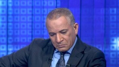 أحمد موسى يبكي على الهواء حزنا على وفاة الفريق العصار | فيديو