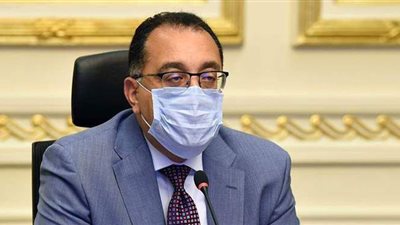 مدبولي يطمئن من المحافظين على توافر المستلزمات الطبية في المستشفيات