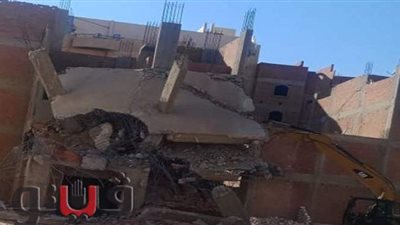 تنفيذ قرار إزالة لمبنى من 4 طوابق بدون ترخيص في بني سويف | صور