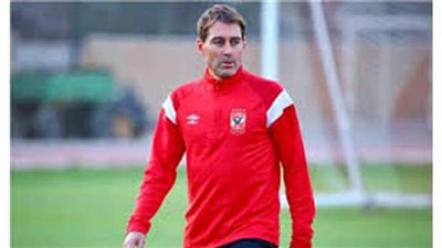 فايلر يصل إلى مطار القاهرة لقيادة تدريبات  الأهلي | صور