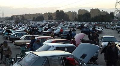 الحكومة تكشف عن خطة لمواجهة تكدس السيارات بالشوارع