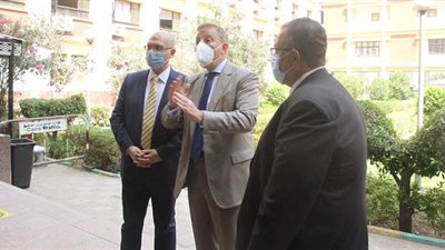 رئيس جامعة عين شمس : 70 طالباً في قاعة الامتحانات بدلاً من 400 | فيديو