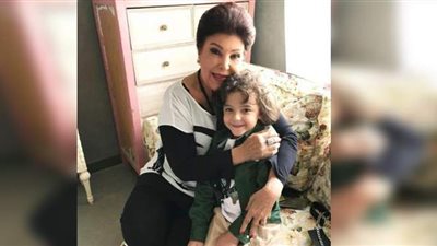 كانت بتخاف عليا من كورونا.. الطفل آدم يبكي على الهواء تأثرًا بوفاة رجاء الجداوي | فيديو