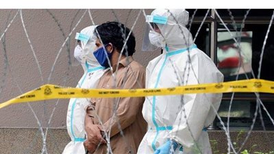 شرطة ماليزيا تستدعي صحفيين من قناة الجزيرة بسبب فيلم وثائقي