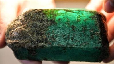 الاكتشاف الأول منذ 20 عامًا .. روسيا  تعثر على 4 قطع مميزة من الزمرد الخام