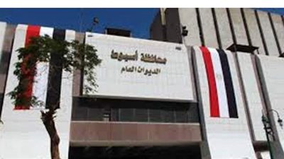 محافظ أسيوط يقرر مجازاة بعض الموظفين لعدم ارتدائهم الكمامات