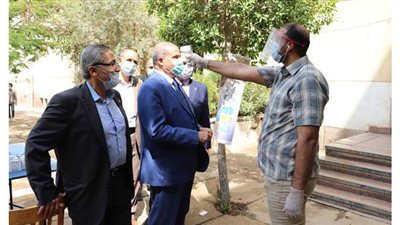 رئيس جامعة الأزهر يتفقد لجان امتحانات الصيدلة بنين وبنات بمدينة نصر| صور