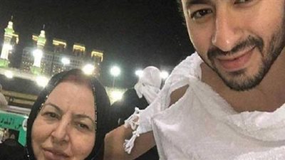 محمد فؤاد يعزي حمادة هلال في وفاة والدته