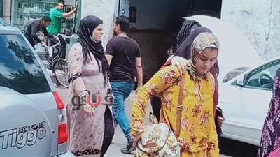 غضب وبكاء طلاب الثانوية بالإسكندرية من صعوبة الفيزياء والتاريخ | صور