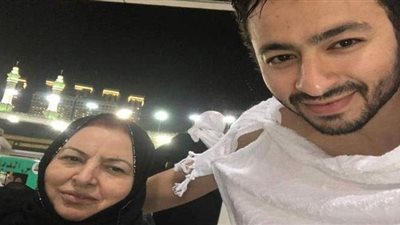 كلمات مؤثرة من حمادة هلال بعد وفاة والدته بسبب السرطان