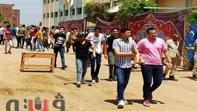 بكاء وابتسامات.. ردود أفعال طلاب ثانوي بالشرقية بعد الفيزياء والتاريخ | فيديو