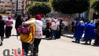 «أحضان البكاء وابتسامة الرضا»..  ردود أفعال طالبات مطروح عقب الفيزياء والتاريخ | صور
