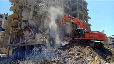 بحضور حراسة أمنية مشددة ..  بدء إزالة أعلى عقار مخالف بعين شمس