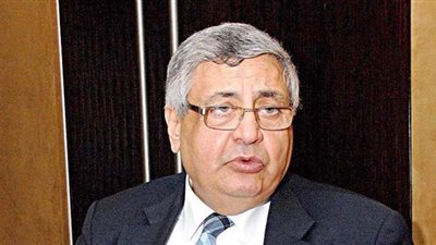 مستشار الرئيس: كورونا تحت السيطرة.. أكثر من 140 لقاحا بمرحلة  الاختبار.. مشاركون في الأبحاث السريرية.. والعزل المنزلي أثبت نجاحه