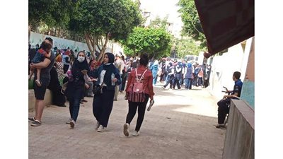 التزام طلاب الثانوية العامة في أسيوط بالإجراءات الاحترازية | صور