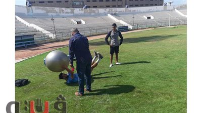 تدريبات منفردة للاعب خط وسط المحلة تحت إشراف المدرب العام للفلاحين