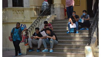 قلق وتوتر خلال المراجعة النهائية لطلاب الثانوية أمام لجنة قصر الدوبارة  | فيديو