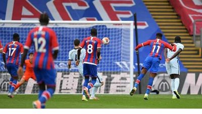 نجم كريستال بالاس يسجل أول أهدافه في 2020