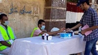 توزيع الكمامات والجوانتيات على طلاب الثانوية العامة بالخليفة والمقطم | صور