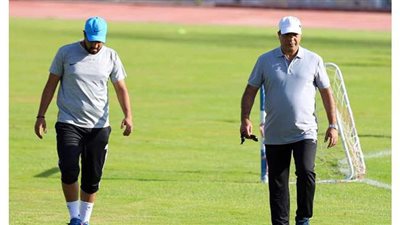 العشري يمنح لاعبي المصري يومين راحة قبل ظهور نتيجة المسحة الثالثة لكورونا