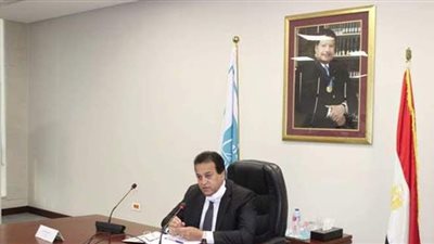 وزير التعليم العالي يتفقد منشآت مدينة زويل ويلتقي برؤساء المعاهد البحثية